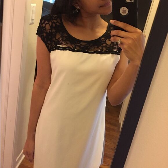 Colorblock Lace Neck Express belted shift dress - Picture 3 of 8